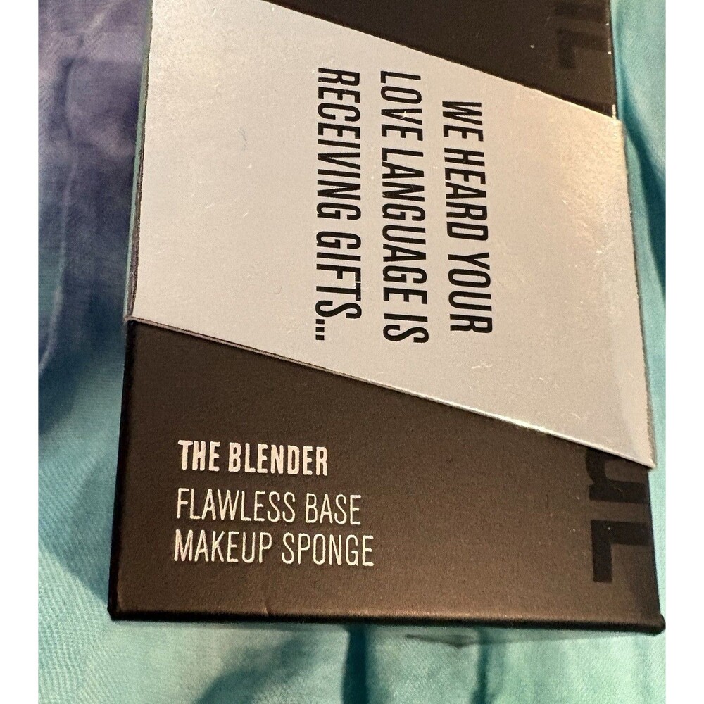 IL MAKIAGE The Blender Flawless Base Makeup Sponge Applicator - NEW in Box